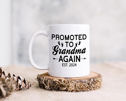 Miniatura 2 de Taza de cerámica de 11 onzas con texto en inglés "Promoted To Grandma Again Est 2024", diseño de abuelas y anuncio de embarazo