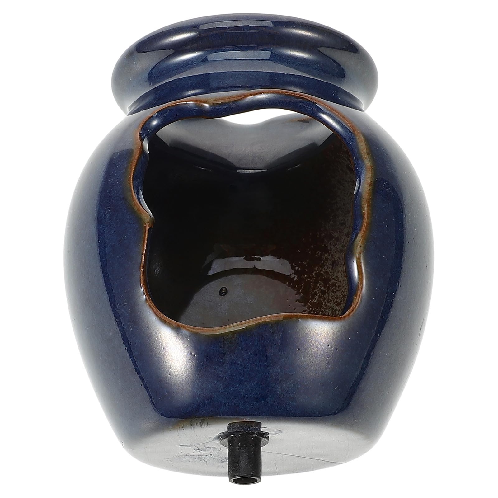 Fontaine en pot de céramique pour résoudre le manque de place et décorer un petit jardin zen