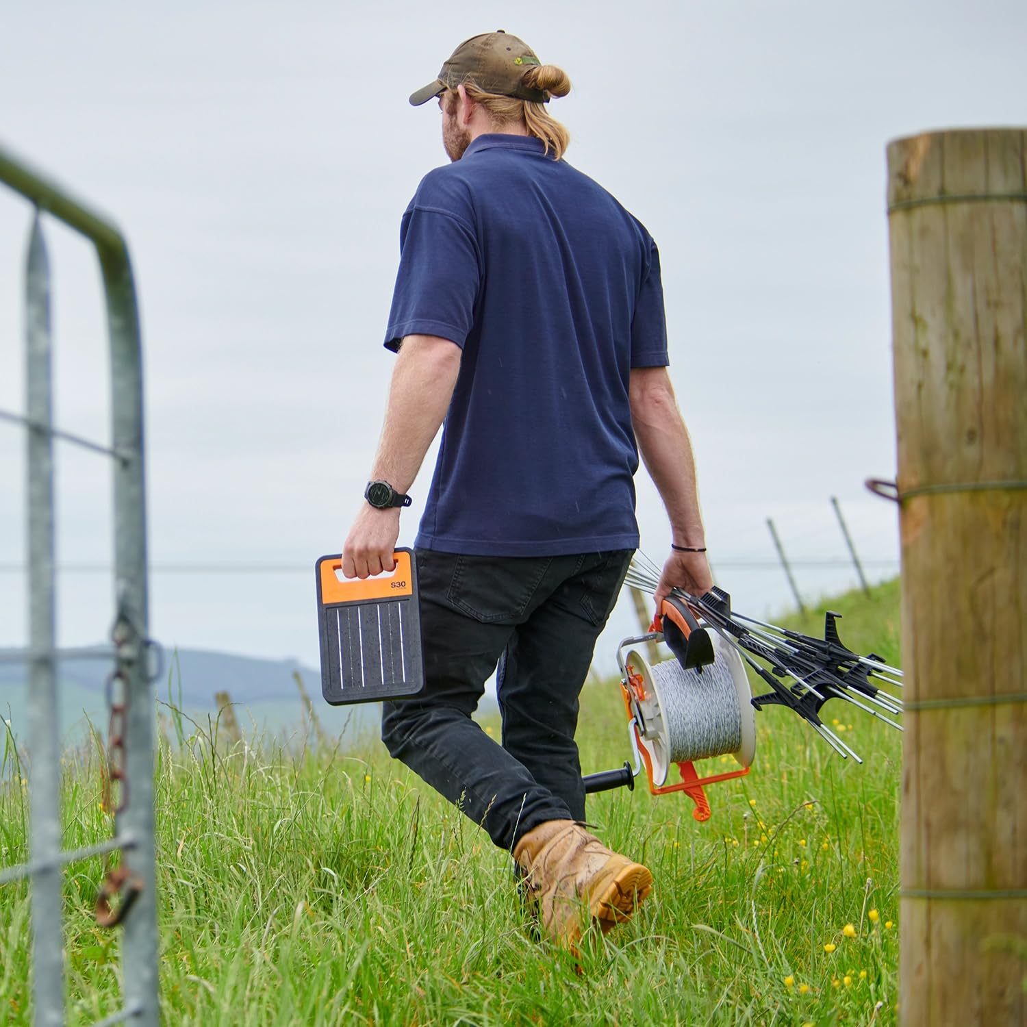 Gallagher S30Li S30Li - Valla eléctrica con batería de litio para perros, caballos, vacas, ovejas, cerdos, cabras - Adecuado para vallas de pastos de hasta 10 km