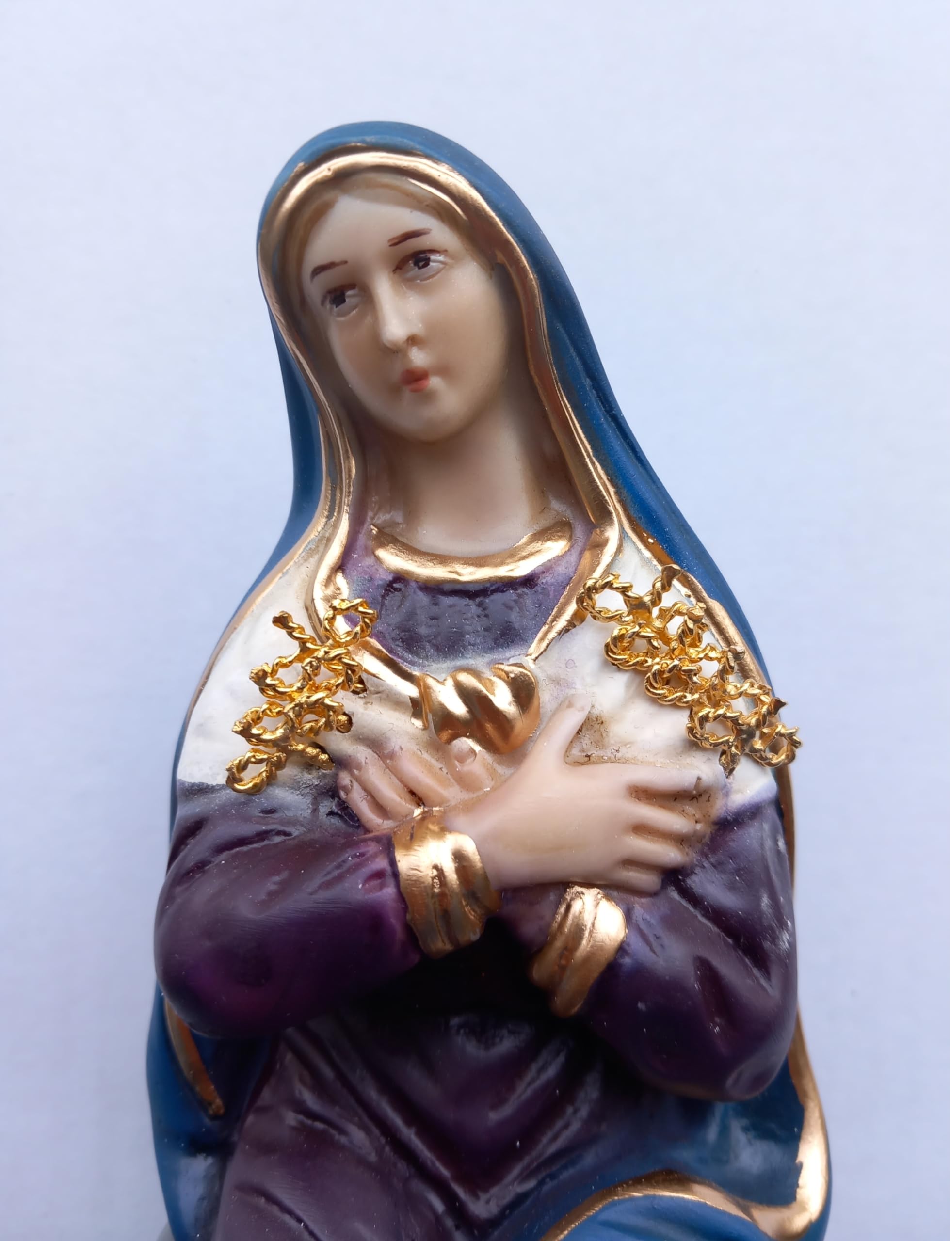 Generico Arte Sacra Caravaggio Statua della Madonna Addolorata, cm 22 x 10 realizzata in marmo resina piena, decorata a mano, di produzione artigianale