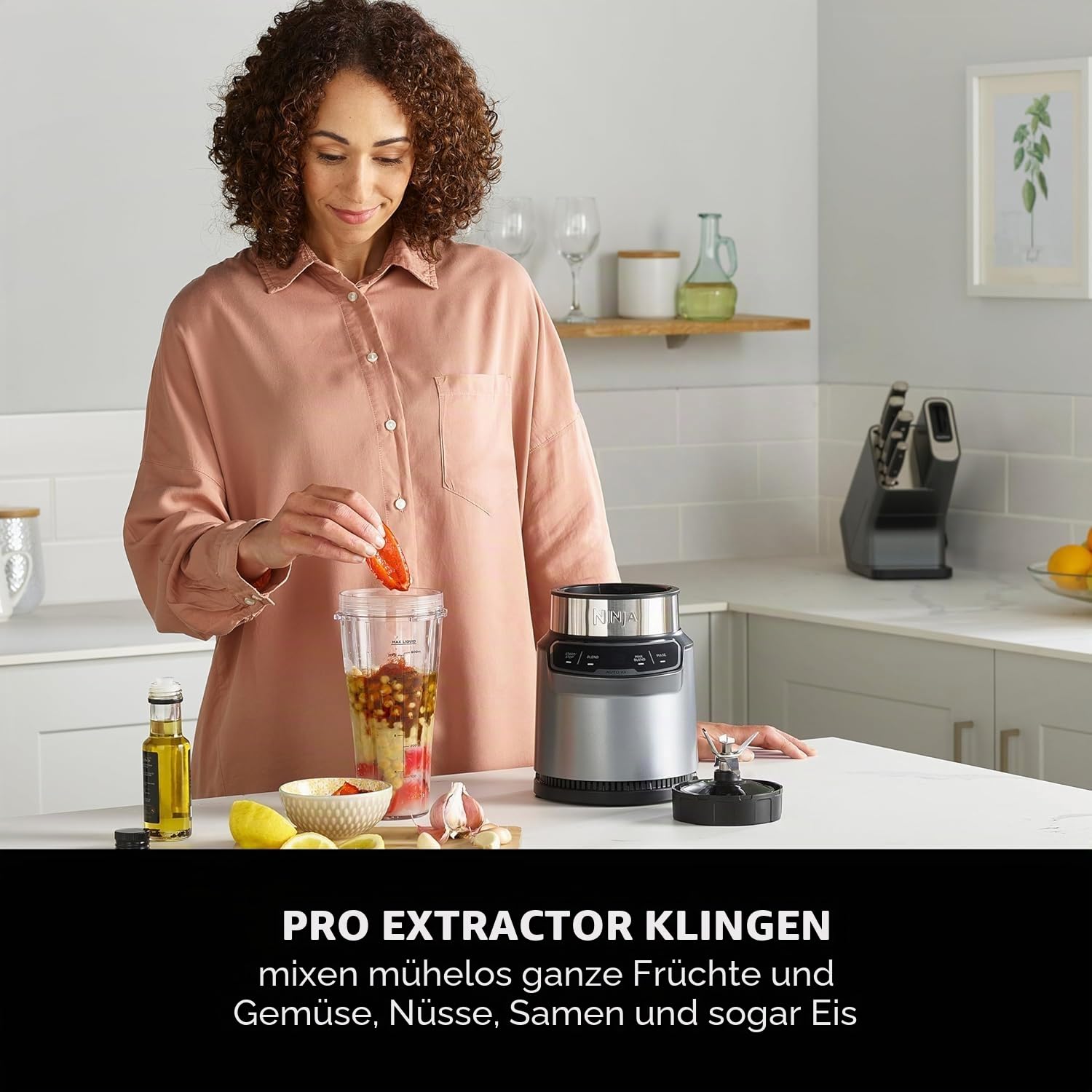 Ninja BN500UK Mixer mit Auto-iQ, Mix-in-Becher, One-Touch-Steuerung, Smoothies, Milchshakes und gefrorene Leckereien, spülmaschinenfeste Teile, Edelstahlklingen, 1000 W, 2 x 700-ml-Tassen, grau/silber