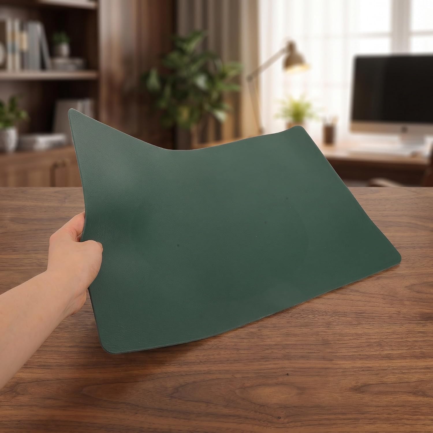 ERINGOGO Reusable Pu Leather Nail Art Mat for Nail Tech Workspace Stain-Resistant and Anti-Slip Manicure Pad with Elegant Matte Finish