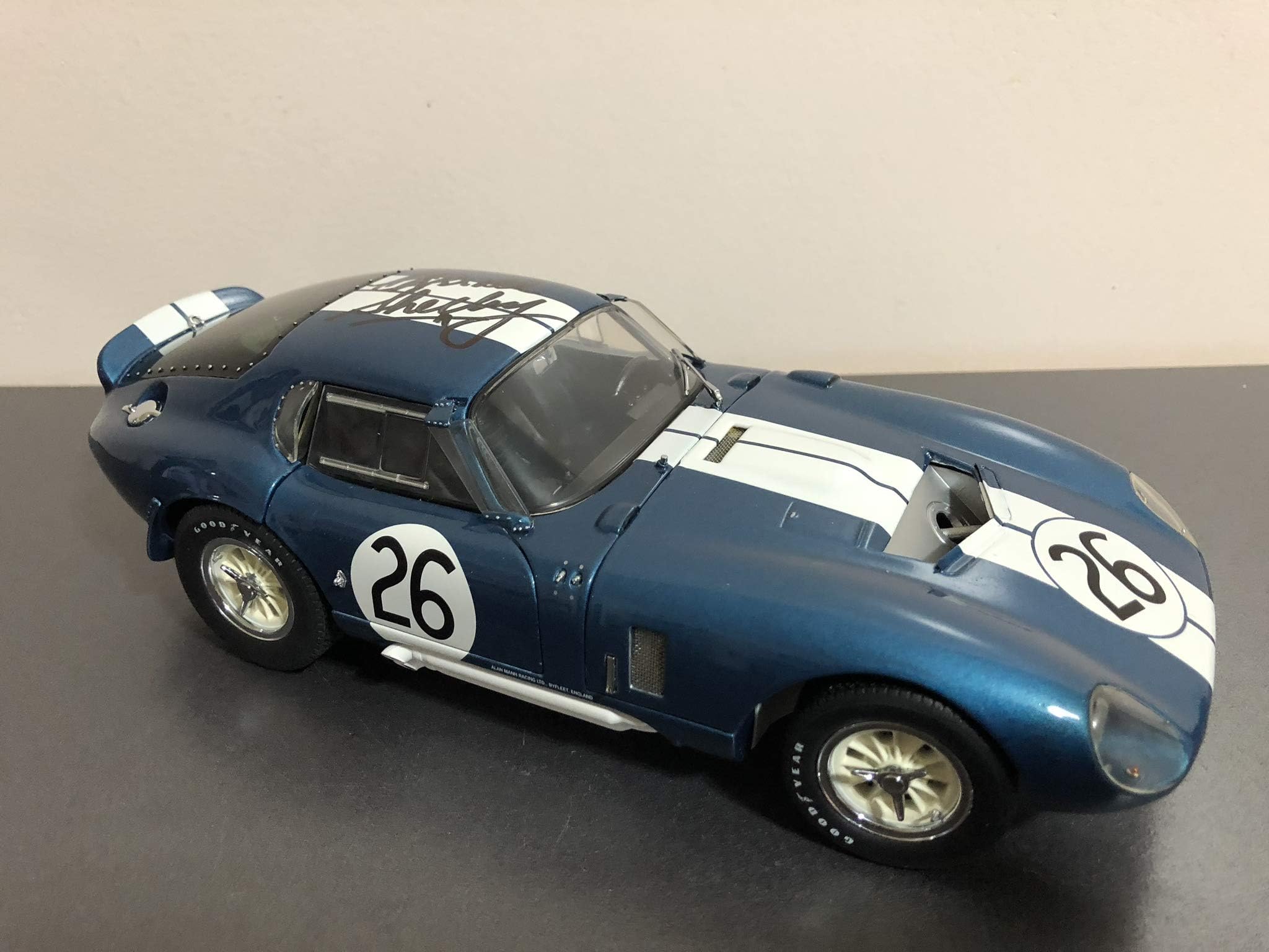 Exoto Racing Legends 1/18 Bob Bondurant/Jo Schlesser #26 1965 Cobra Daytona C...