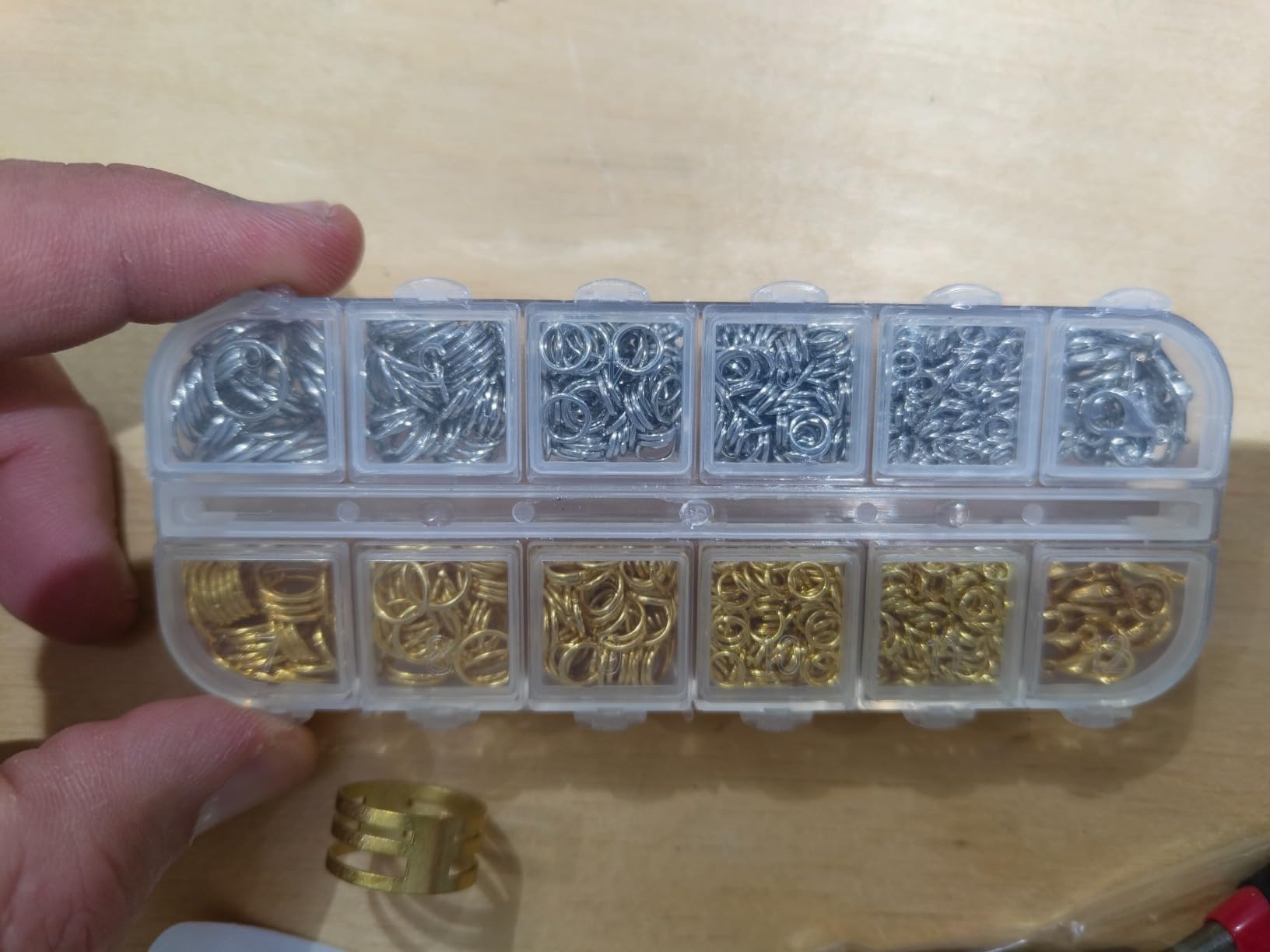 Kit Creazione Gioielli 1443 Pezzi - Anelli Aperti, Moschettoni, Pinze E Scatola - Oro E Argento Per Fai Da Te - 4