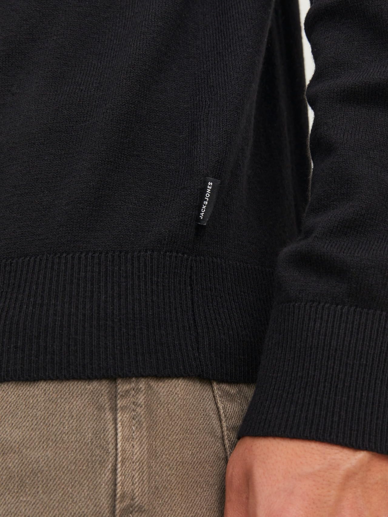 Mêski sweter o kopertowym dekolcie JJEEMIL JACK & JONES W±ski golf z jedwabiem Klasyczny sweter JJEEMIL D³ugi rêkaw