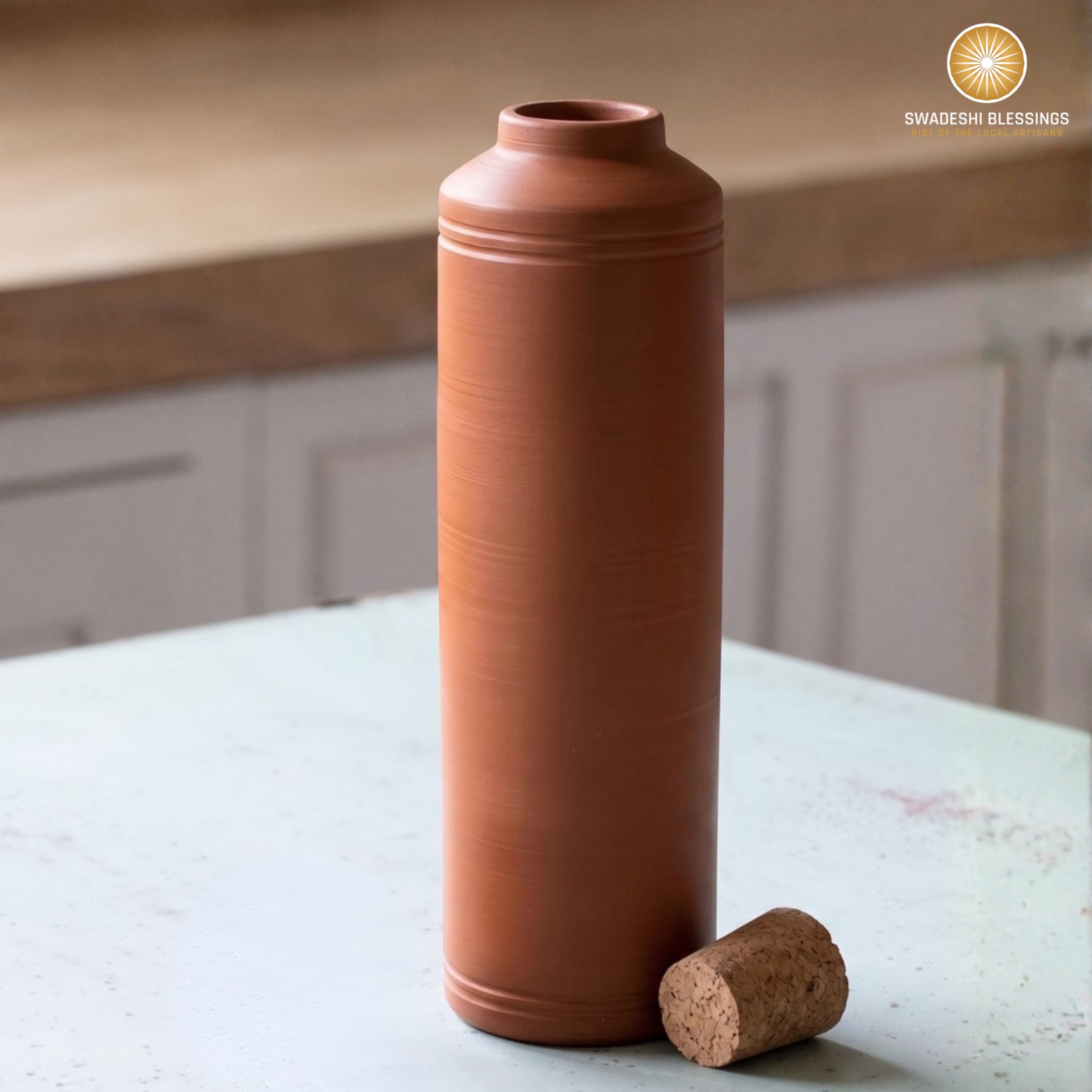 SWADESHI BLESSINGS Exklusive Produktreihe, unglasierte, handgefertigte Ton-Trinkflasche mit Tonkork/irdener Wasserflasche/Schlammflaschen/Mitti-Ke-Flaschen/Ayurvedischer Artikel (mit Spiegel-Finish) +