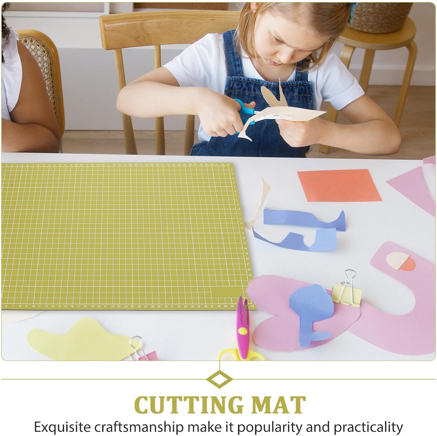 Lightweight Green Plastic Small Cutting Mat for Crafts and Engraving Professional Reusable Craft Cutting Board with No Burrs Portable Double-sided Drafting Mat