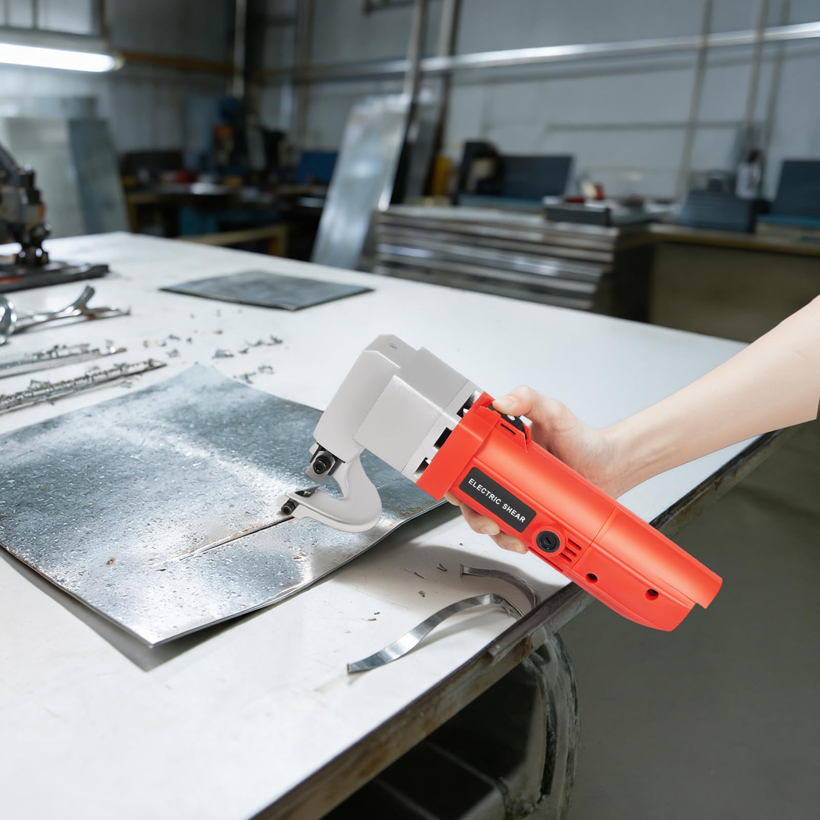 Elektryczna przecinarka do metalu, 500 W, tnie metal do 2,5 mm