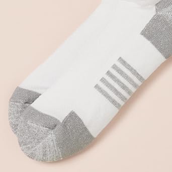 Amazon Essentials Men's Performance Breathable Cotton-Poly Blend Cushioned No Show Running and Trainer Athletic Ankle Socks