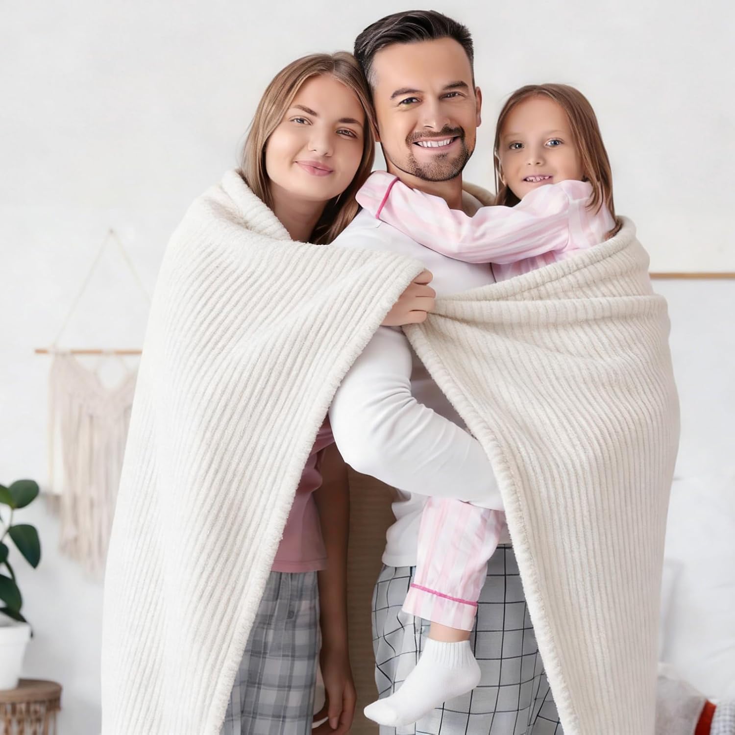 24 Pcs Cream White Wedding Flannel Throw Blanket Bulk 50 x 60 Inch with to Have to Hold Card Striped Ribbed Soft Throw Blanket Lightweight Blankets for Wedding All Seasons Gifts Sofa Room(Cream White)