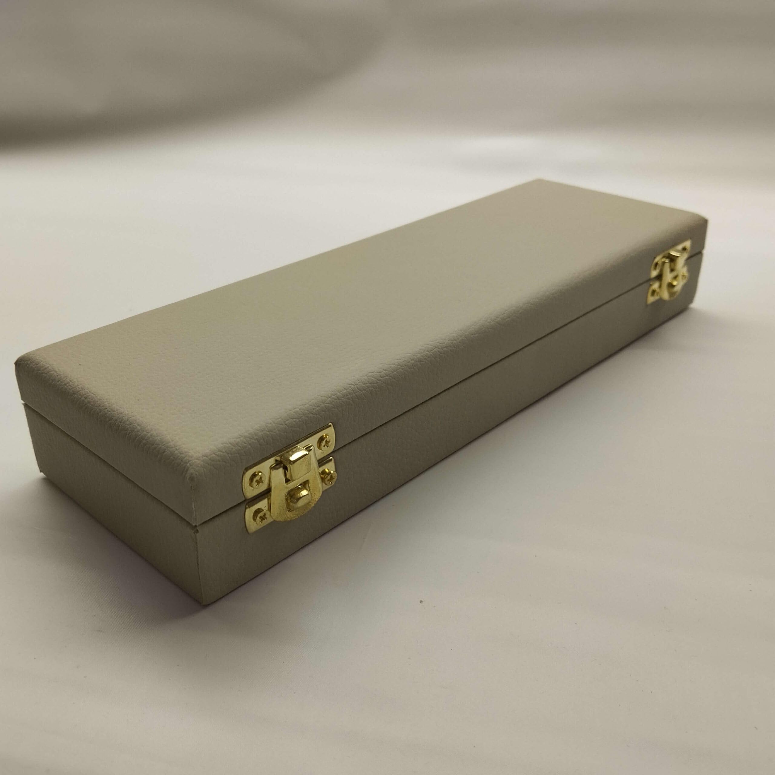 Caja para monedas de colección 4 compartimentos 47x47 mm, madera maciza, ecopiel y terciopelo italiano, numerada – estuche numismática artesanal