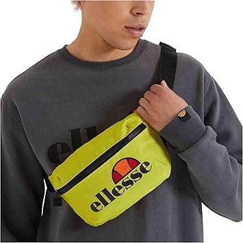 black handbolsa with strap