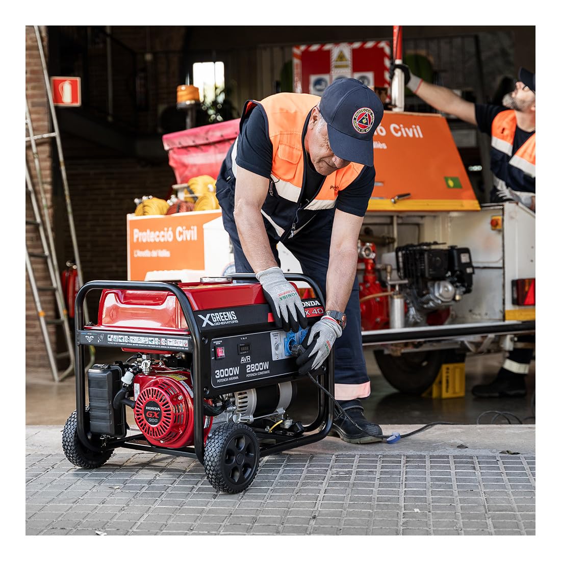 Generador de corriente (gasolina) X40 (máx. 3.000W, depósito 25 l, AVR, Powered by Honda, ruedas, alerta aceite, monofásico, 2 tomas 230V, protección térmica y panel digital)