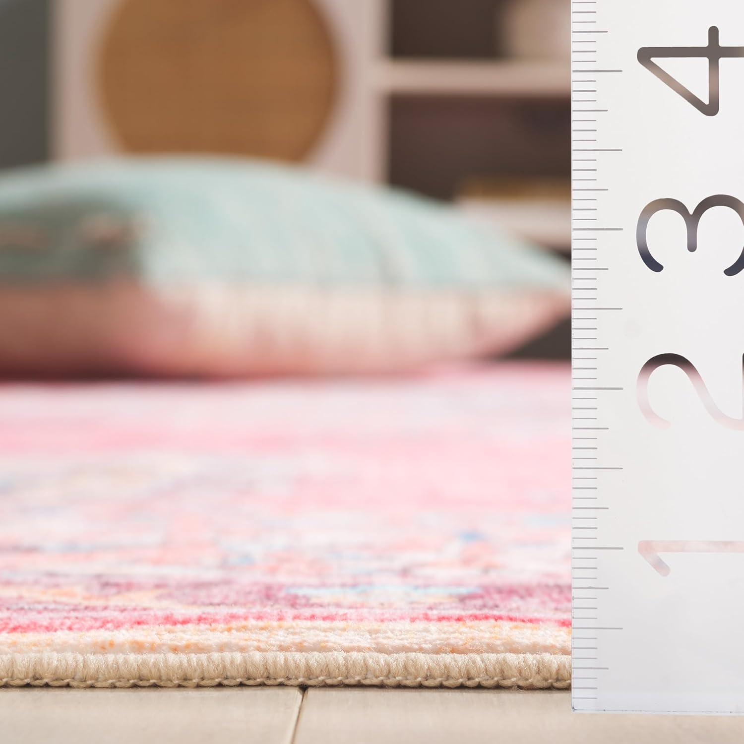 SAFAVIEH Washable Rug Arizona Collection - 4' x 6', Pink & Beige, Slip Resistant & Easy to Clean, Ideal for Foyer, Kitchen, Nursery, Office, Bedroom (ARZ318U)