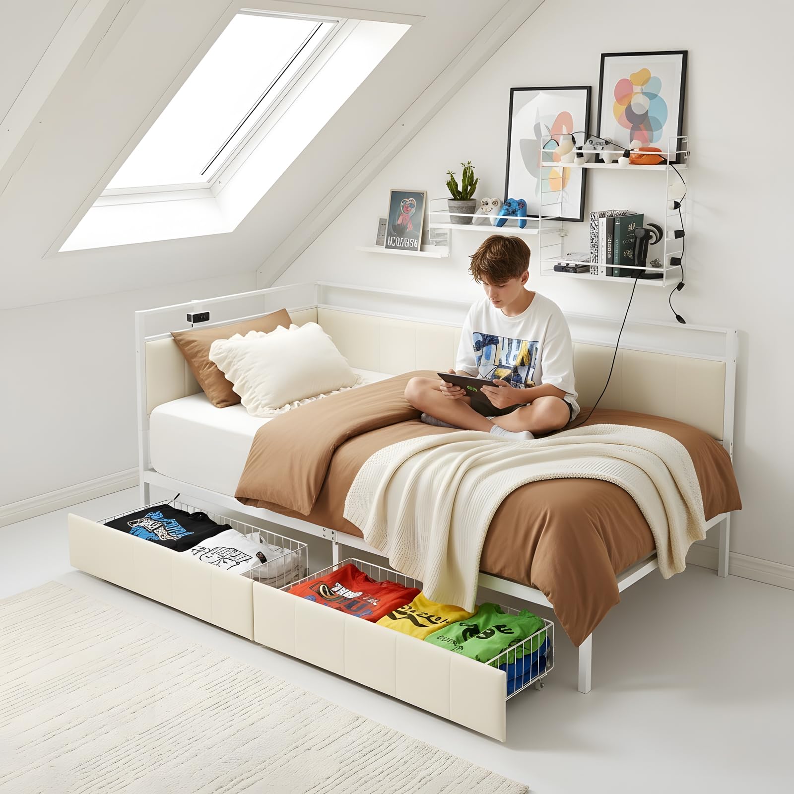 Letto Singolo Angolare con LED RGB, 2 Cassetti, Stazione Ricarica USB/Type C, Struttura Robusta in Metallo, Divano Letto con Doghe 90x200 cm, Salvaspazio per Camera Letto/Ospiti, Beige
