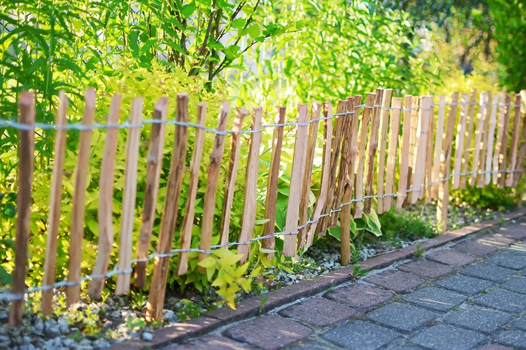 Sevico Staketenzaun imprägniert Haselnuss Holzzaun Haselnussholz Zaunlatte Rollzaun Kastanienzaun Gartenzaun 35 cm x 5m+ Pflock, Lattenabstand: 7-8 cm