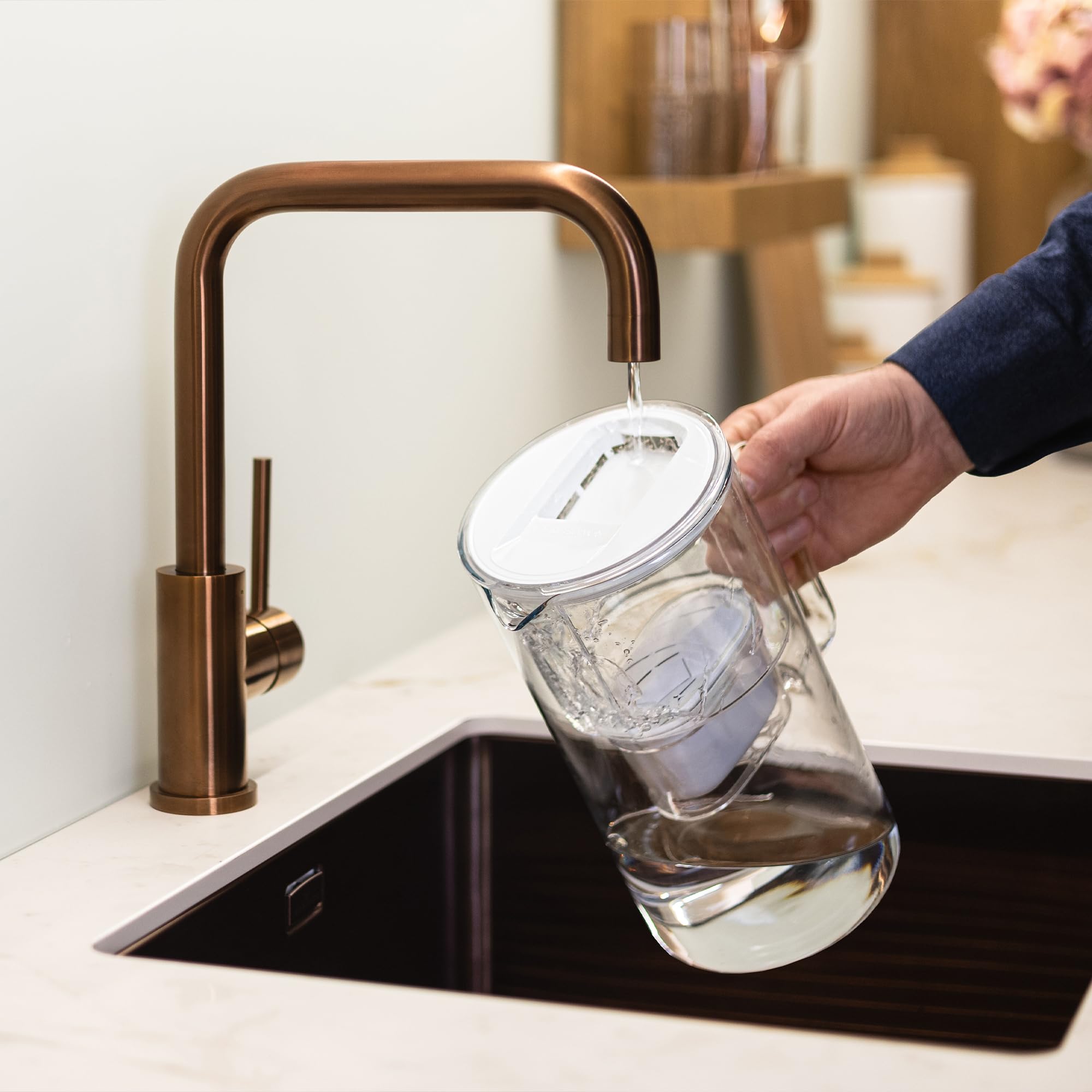 Wessper Carafe filtrante en verre 3 l compatible avec les cartouches filtrantes Brita - Avec 1 cartouche filtrante - Réduit le calcaire et le chlore - Blanc