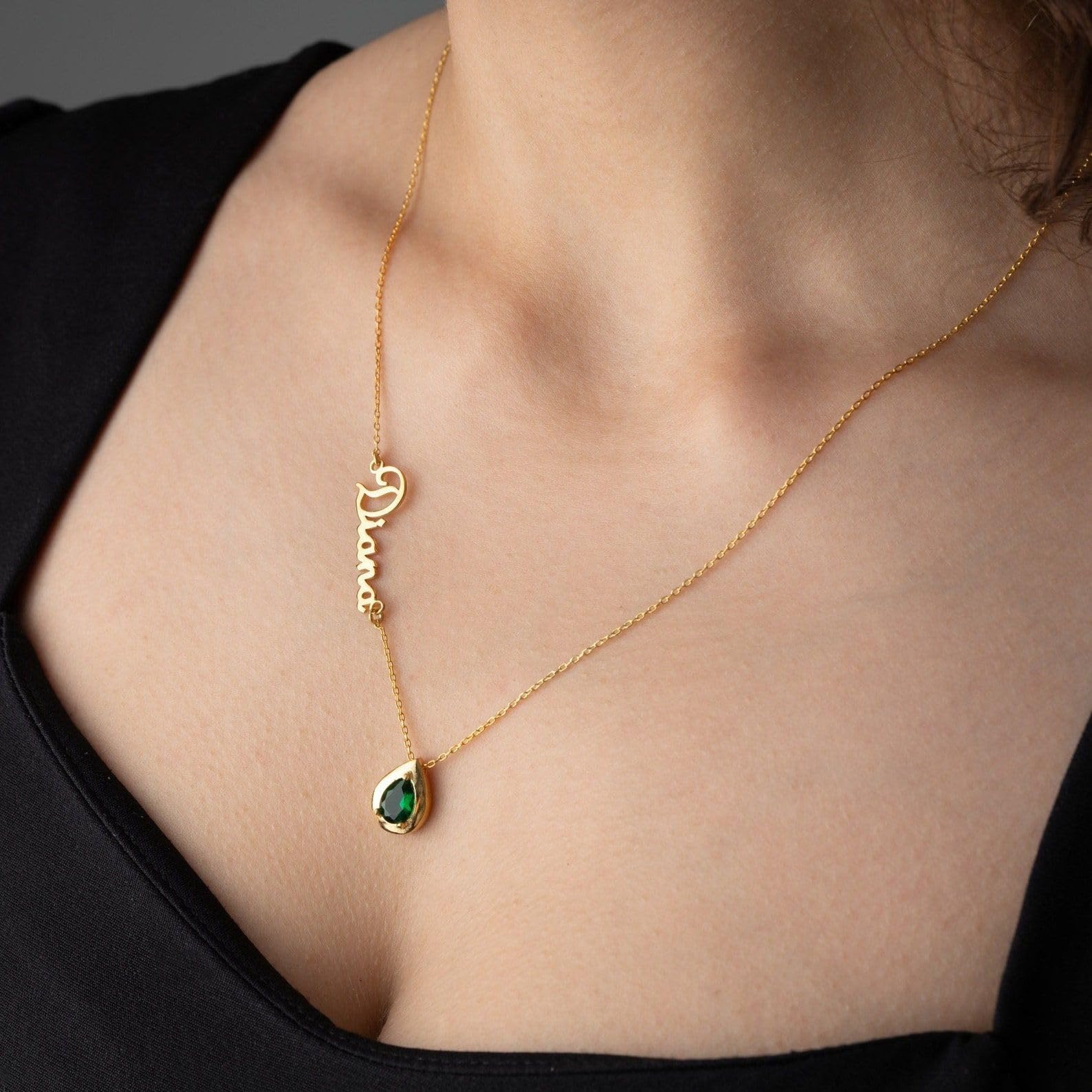Delicato oro nome e collana con pietra portafortuna personalizzato con nome Festa della Mamma Natale anniversario compleanno