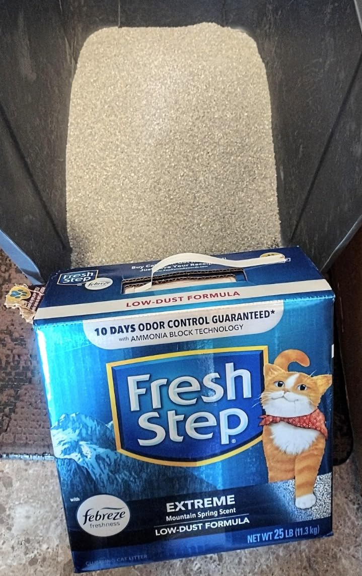 Fresh Step Clumping Cat Litter, Multi-Cat, Long Lasting Odor Control Kitty Litter with Activated Charcoal, Low Dust Formula, 14 lb photo review