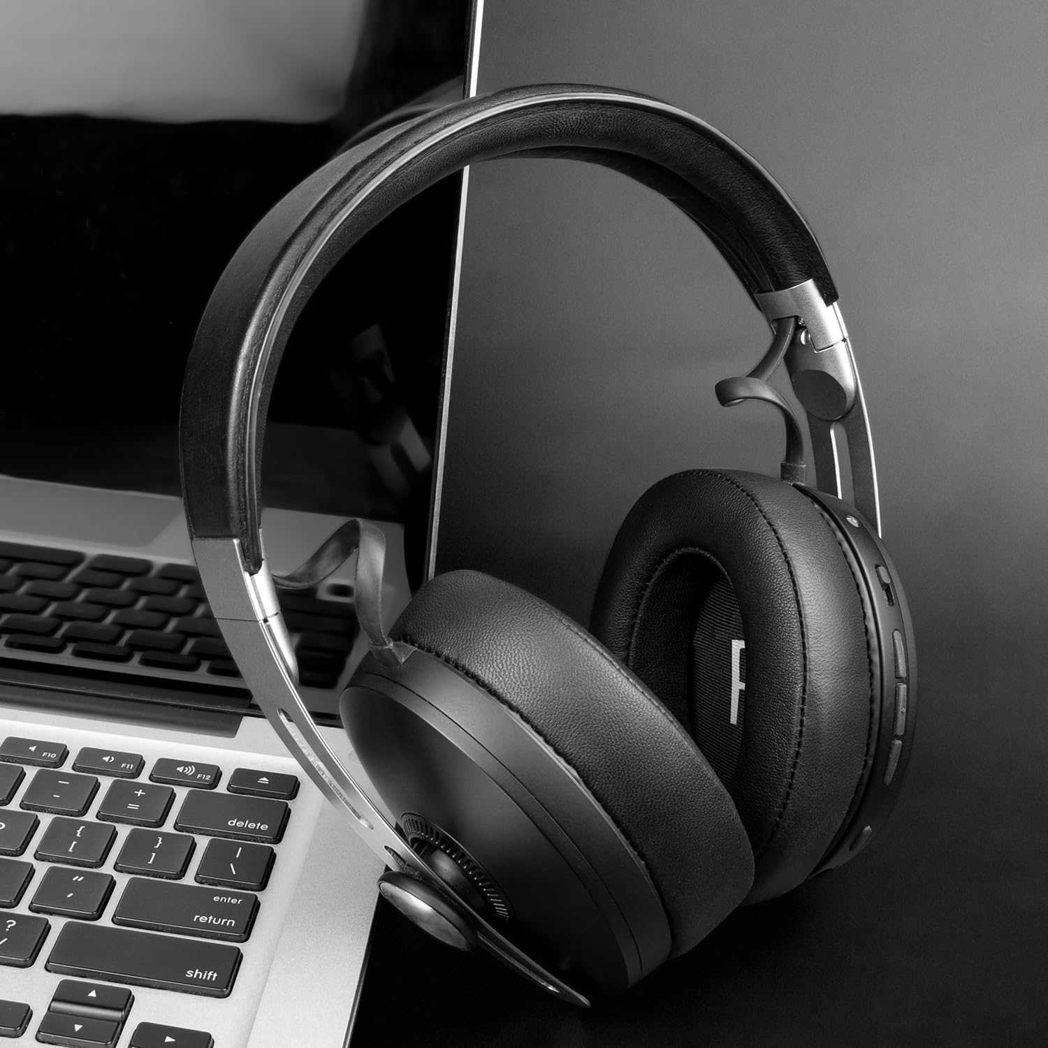 SOULWIT Cuscinetti auricolari in pelle d’agnello di ricambio per Sennheiser Momentum 3, con cancellazione del rumore e cuscini morbidi di schiuma di memoria per un migliore isolamento acustico.