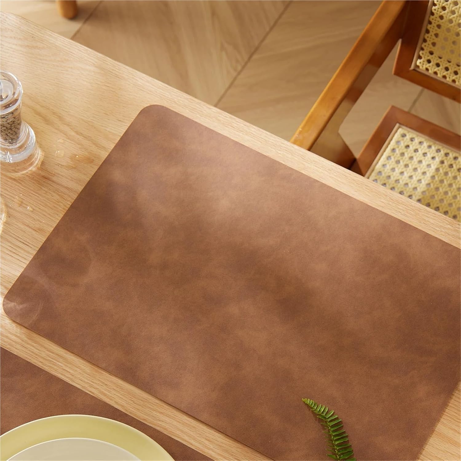 4pcs Premium Leather Placemats,Dining Table Waterproof Non-Slip Table Mat,Heat Insulation Leather Place Mats Set