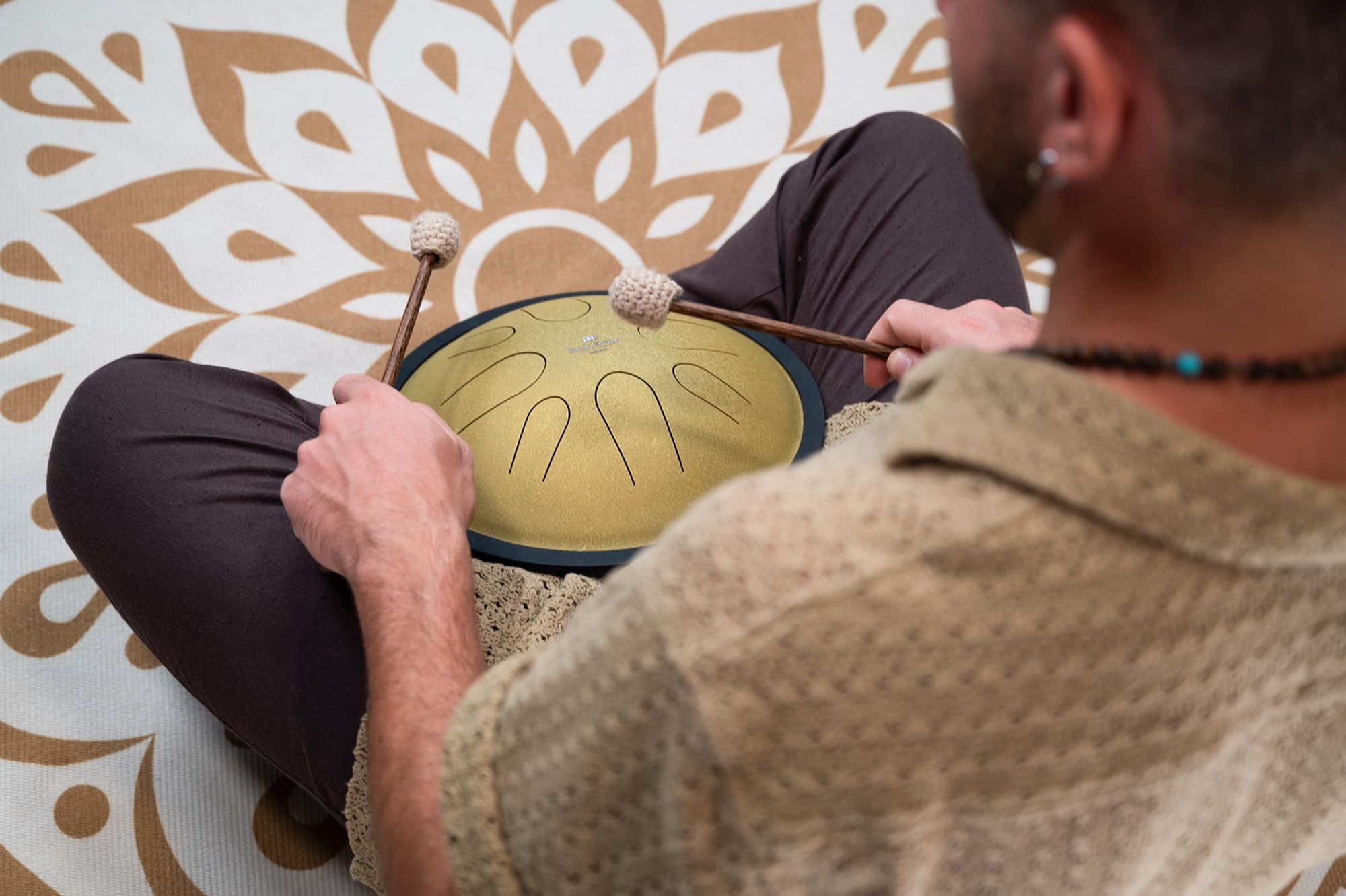 Sonic Energy Compact Steel Tongue Drum, D-Moll, Gold (CSTD3G) | 8 Töne, 432 Hz, Durchmesser 10 Zoll, 28,8 x 28,8 x 12 cm, Gold, Inkl. Beutel und 2 Schlägel, Edelstahl