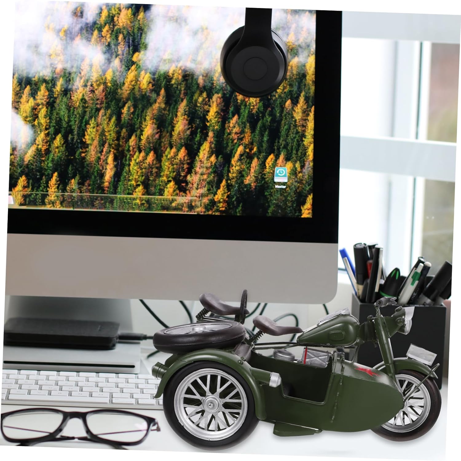 ERINGOGO Vintage Iron Tricycle Model Retro Motorcycle Figurine for Home Office Antique Classic Artware Ornament for Collectors