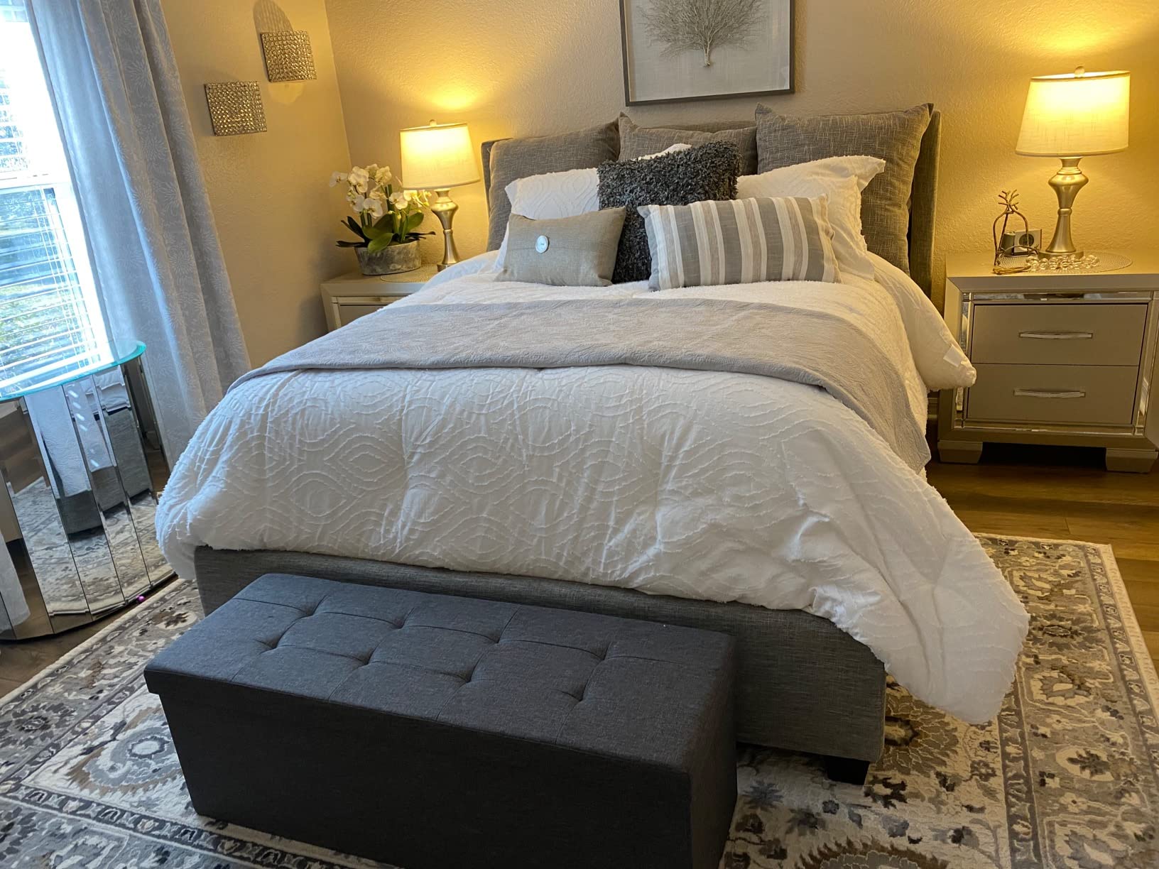 Stylish bedroom storage bench example
