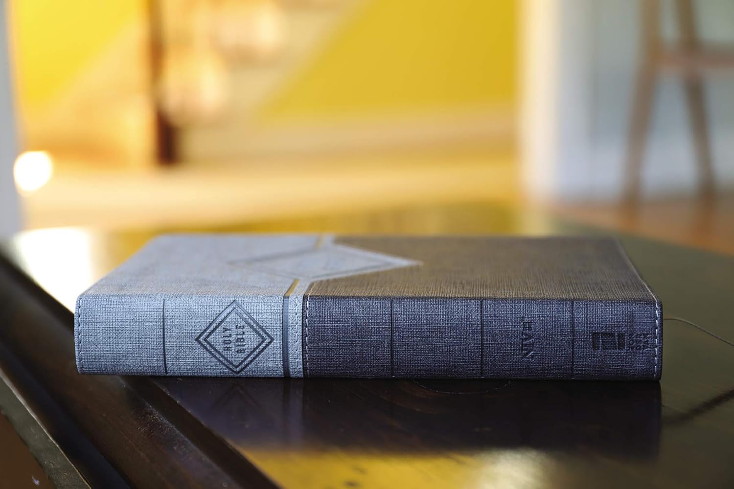 NIV, Premium Gift Bible, Leathersoft, Black/Gray, Red Letter, Thumb Indexed, Comfort Print: The Perfect Bible for Any Gift-Giving Occasion - Image 3