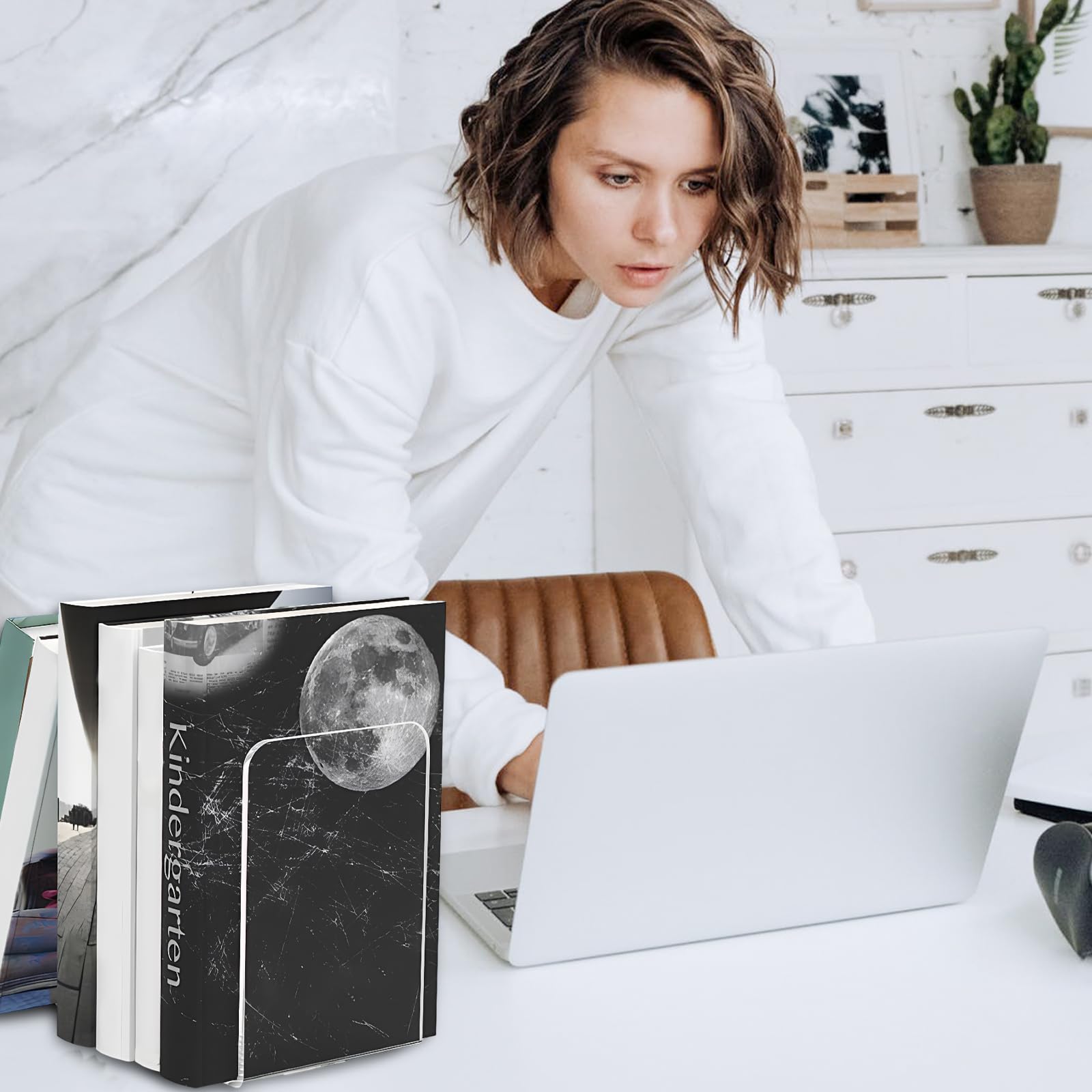 Fermalibri trasparenti in acrilico per esposizione libri fotografici