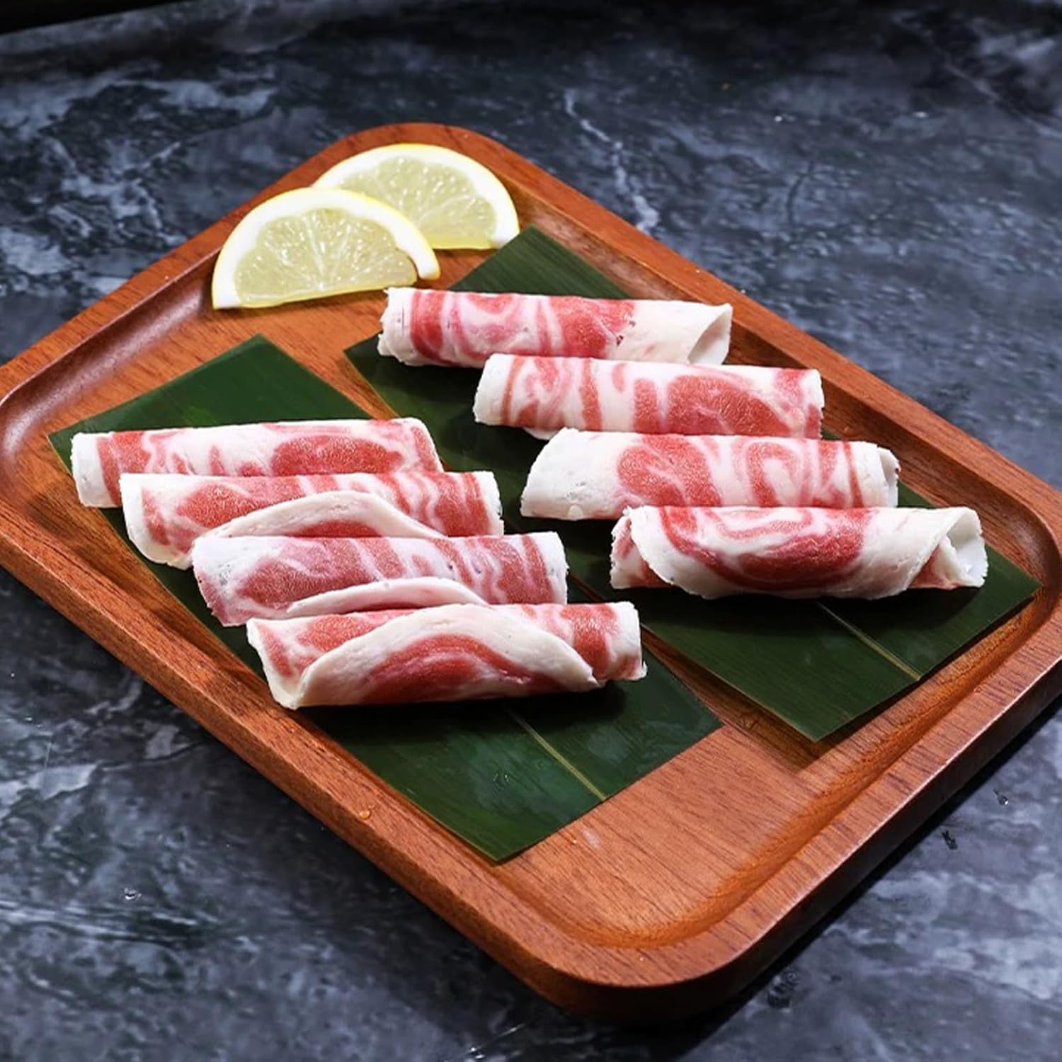 100 Pcs Vacuum Wrap Fresh Bamboo Leafs, 7″×3″ Sushi Plates, Food Decorate Dish, Banana Leaves Substitutes, Leafs for Japanese Cuisine and Charcuterie (18x8cm)