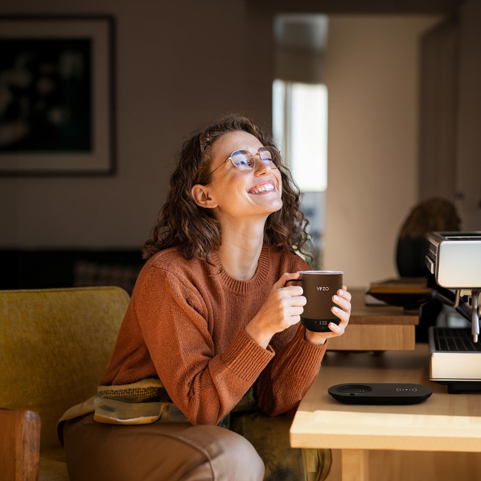 Taza inteligente con control de temperatura, taza de café autocalentable, pantalla LED, duración de la batería de 180 minutos, caliente hasta 140 °F, base de cargador inalámbrico rápido, diseño
