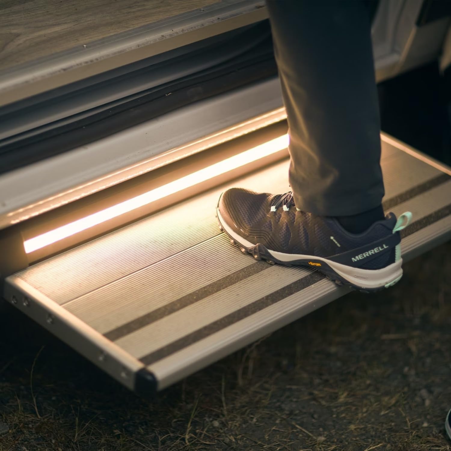Thule Elektrischer Tritthocker Slide-Out Step 12V:G2 550