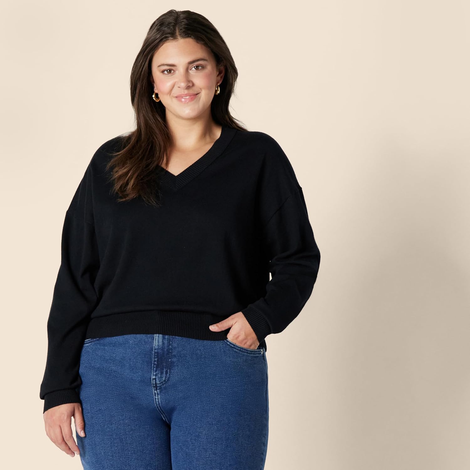 Amazon Essentials Women's Regular-Fit Lightweight V-Neck Cropped Sweater - Image 5