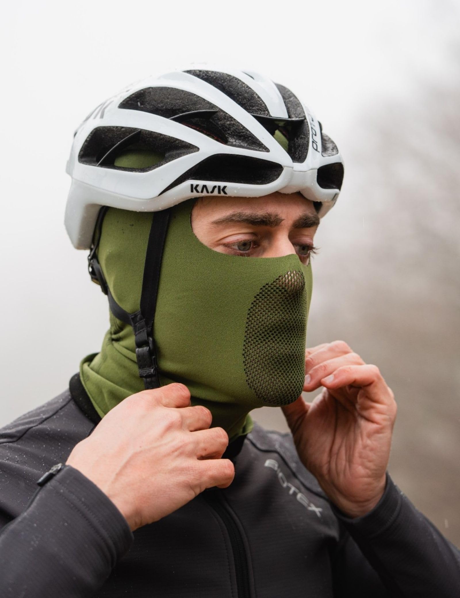 BIOTEX Cagoule Limitless Thermique et Respirant pour l'hiver, sans couture, Idéal pour cyclisme, VTT, moto et sports d'hiver