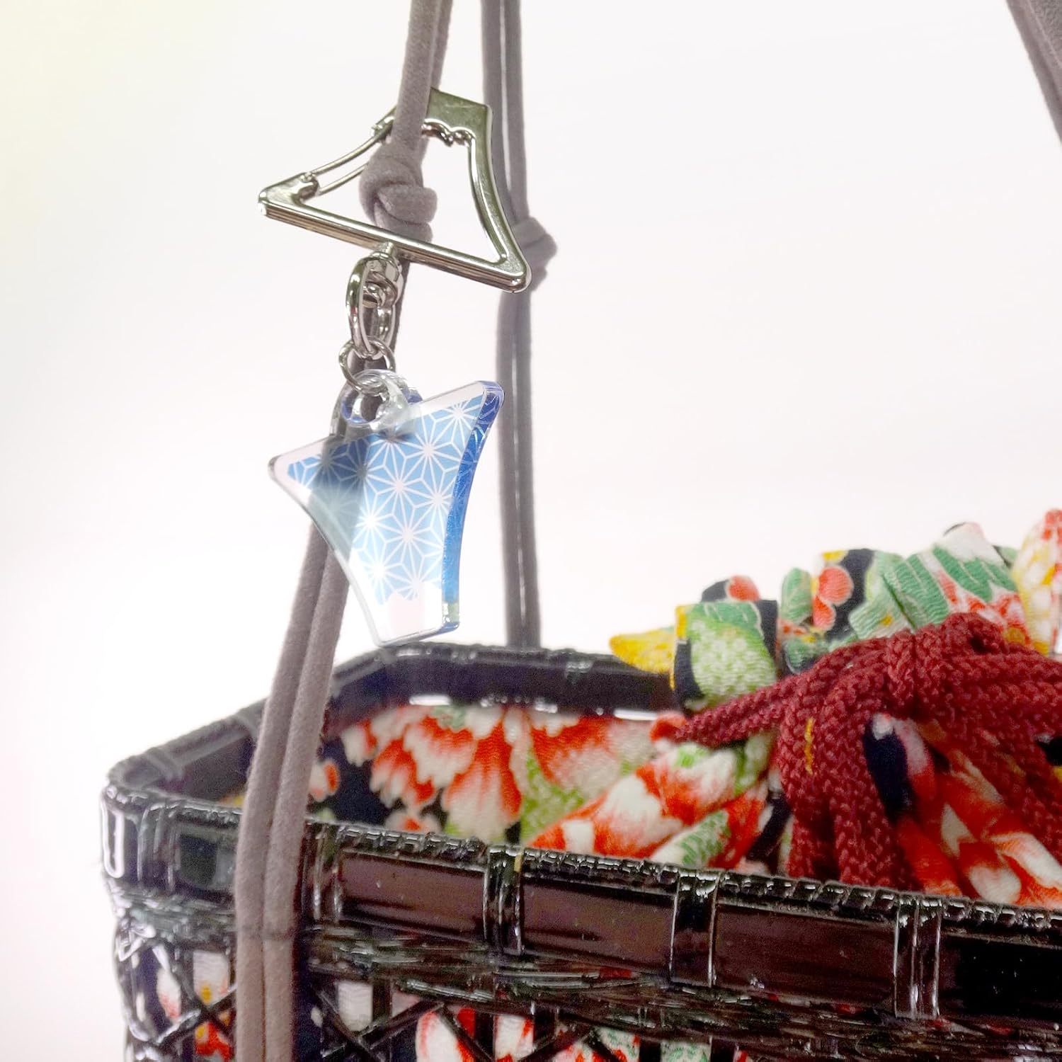 [大王製作所] 富士山キーホルダー 富士山チャーム 日本のお土産 カラビナ キーホルダー 鈴付き 台紙付き OPP袋入れ 日本製