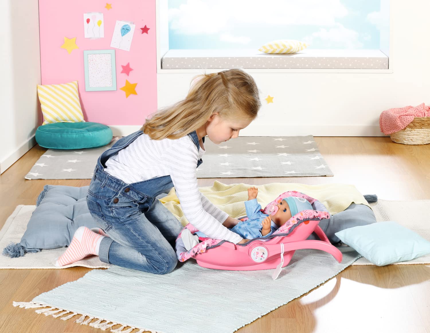 Baby Born Siège Confortable – Accessoire Multi-Usage, Peut être utilisé comme siège, Porte-bébé, siège à Bascule ou siège de Voiture. Convient aux poupées Baby Born de 43 cm