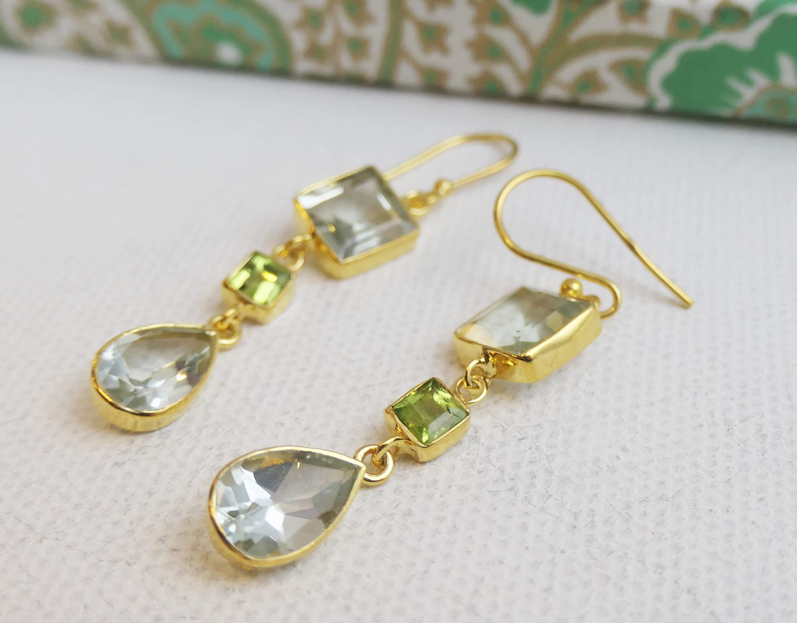 Pendientes de plata de ley 925 con baño de oro y amatista verde y peridoto