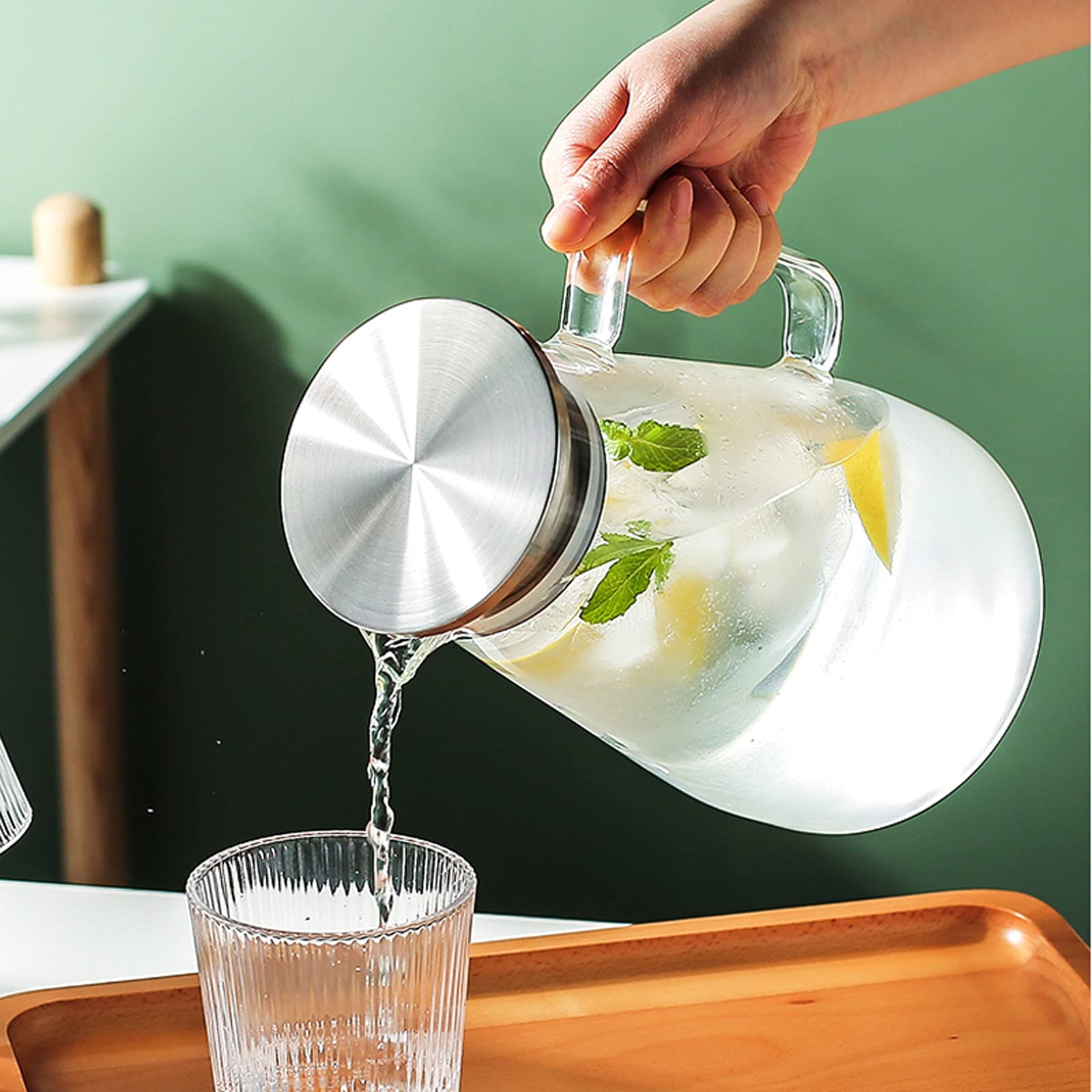 Milchkännchen, Soßenschüssel, Wasserbecher, Krug, Kaffeeweißer, Kaffeezucker, Soßenkrug, großes Glas mit Deckel, Eistee, heißes oder kaltes Getränk, Eiswein und Saft, Karaffe
