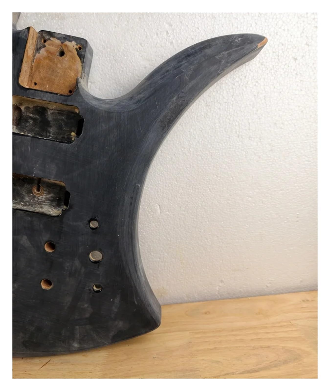 Difetti minori nel corpo della chitarra elettrica, corpo della chitarra non finito, parti di chitarra fai-da-te