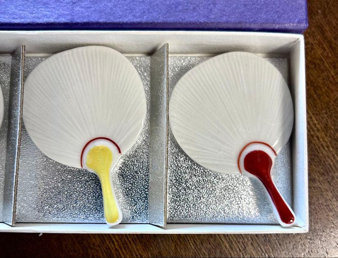 箸置き 各種 - ギャラリー遊形 オンラインストア｜京都「俵屋旅館」の石鹸やアメニティグッズなどを取り扱っております 京焼清水焼 瑞香窯 うちわ手（団扇）箸置き 5個セット 共箱付き G <0128z清水焼>