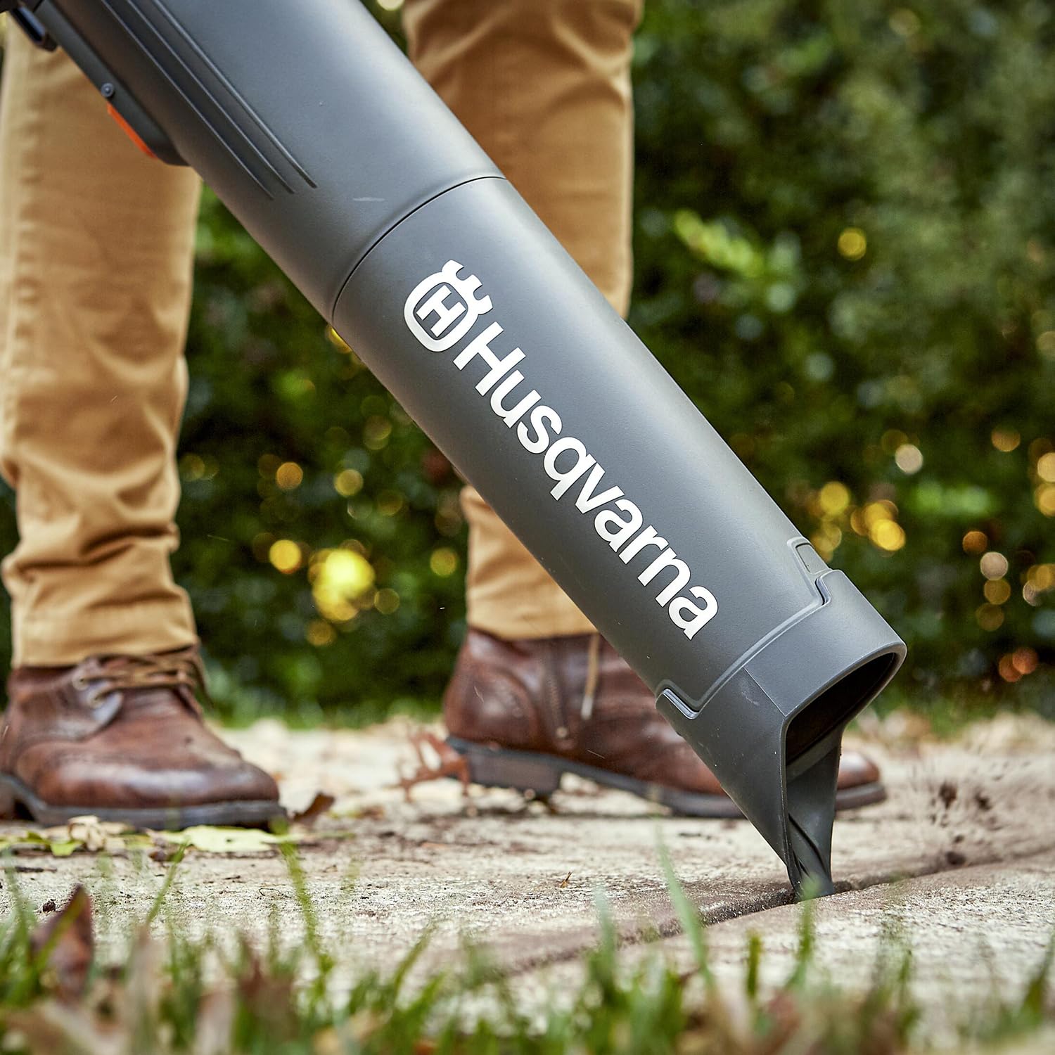 Husqvarna Soffiatore a batteria 230iB con batteria/caricabatterie | Forte flusso d'aria, modalità boost e velocità. Leggero ed ergonomico
