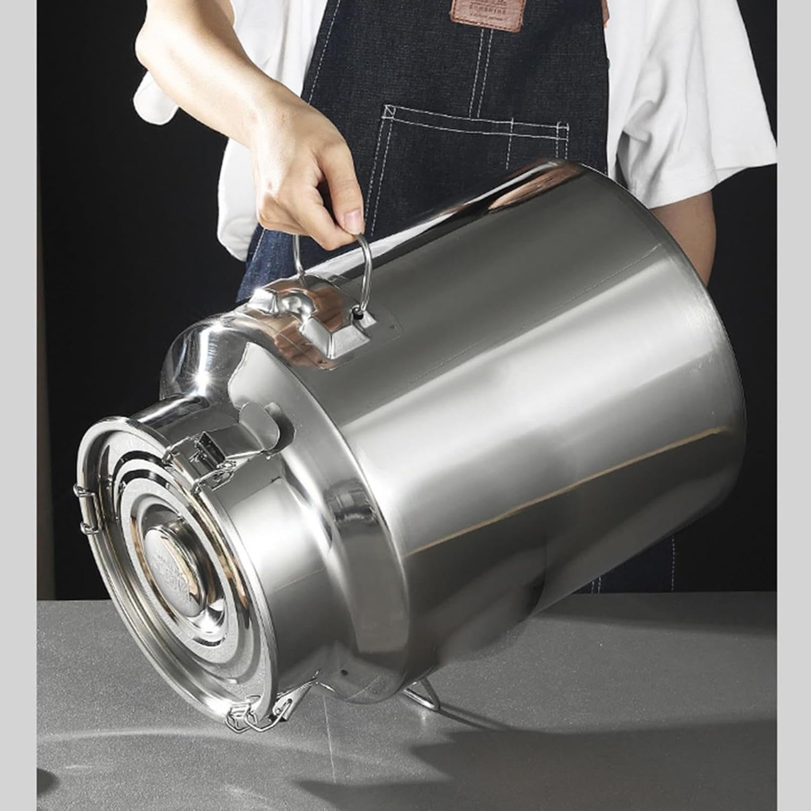 Seau en Acier Inoxydable avec Robinet Lait Étanche Canistre 5-22L Liquide Scellé Récipient De Stockage Rust Résistant À La Ferme Ferme Jug Durable Et Facile À Nettoyer