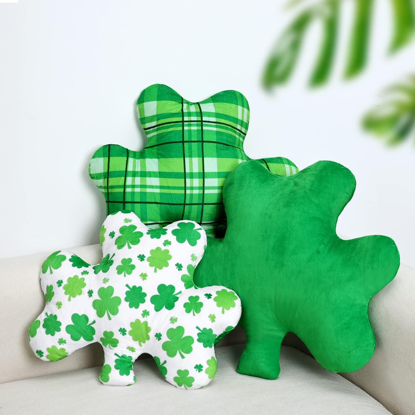 Yuntau 2 Pieces St. Patrick's Day Shamrock Stuffed Pillow