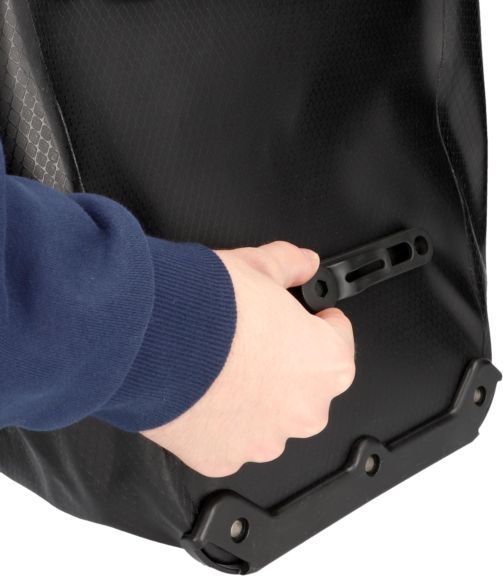 FISCHER Fahrrad Gepäckträgertasche, abschließbar, Fahrradtasche, mit Reflektoren, wasserabweisend, 23 Liter, schwarz