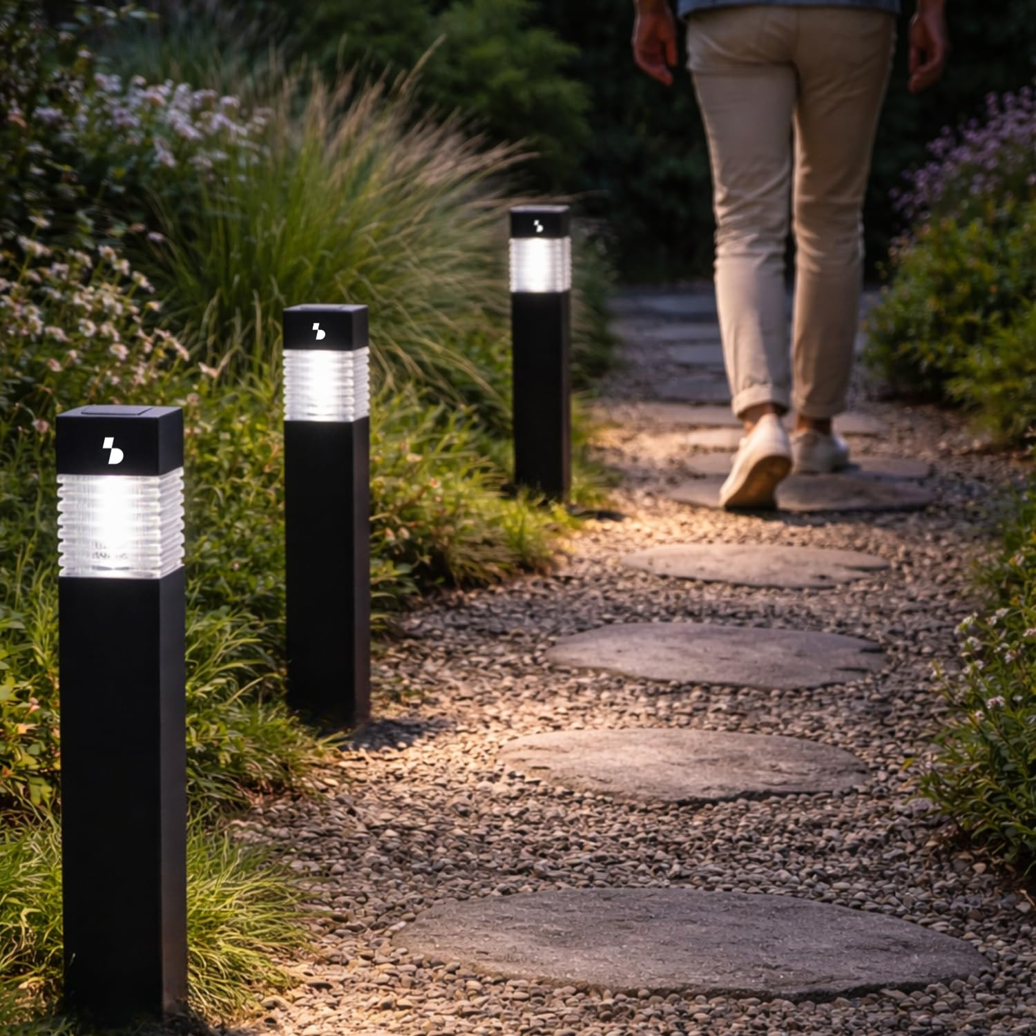 BEPER P207ILO030 Zestaw 3 solarnych lamp schodowych, zewnętrzne lampy solarne LED z kolcami, automatyczne włączanie, oświetlenie ścieżek i rabat kwiatowych, IP44