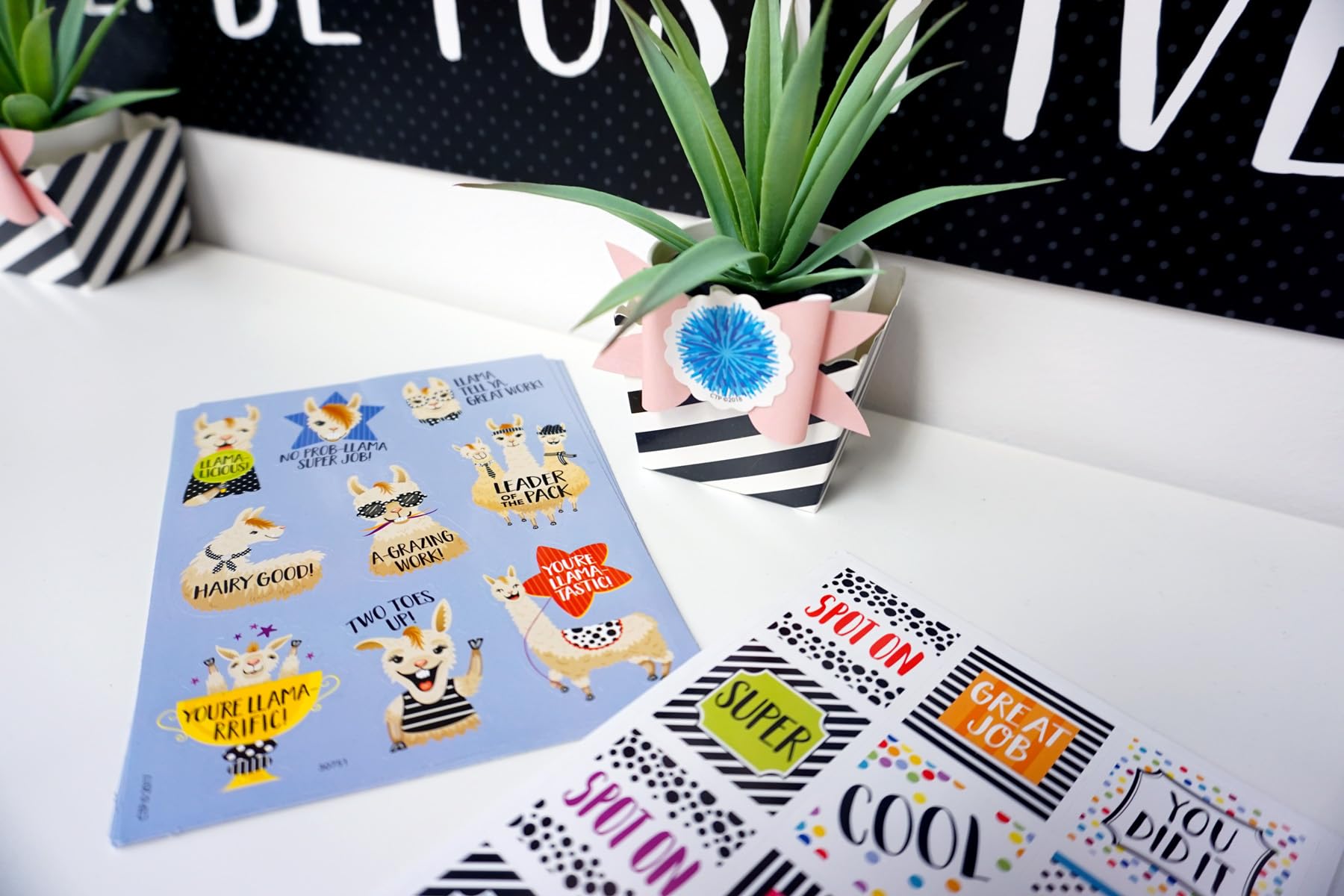 Naklejki Creative Teaching Bold & Bright Llama Rewards (45 naklejek w opakowaniu)