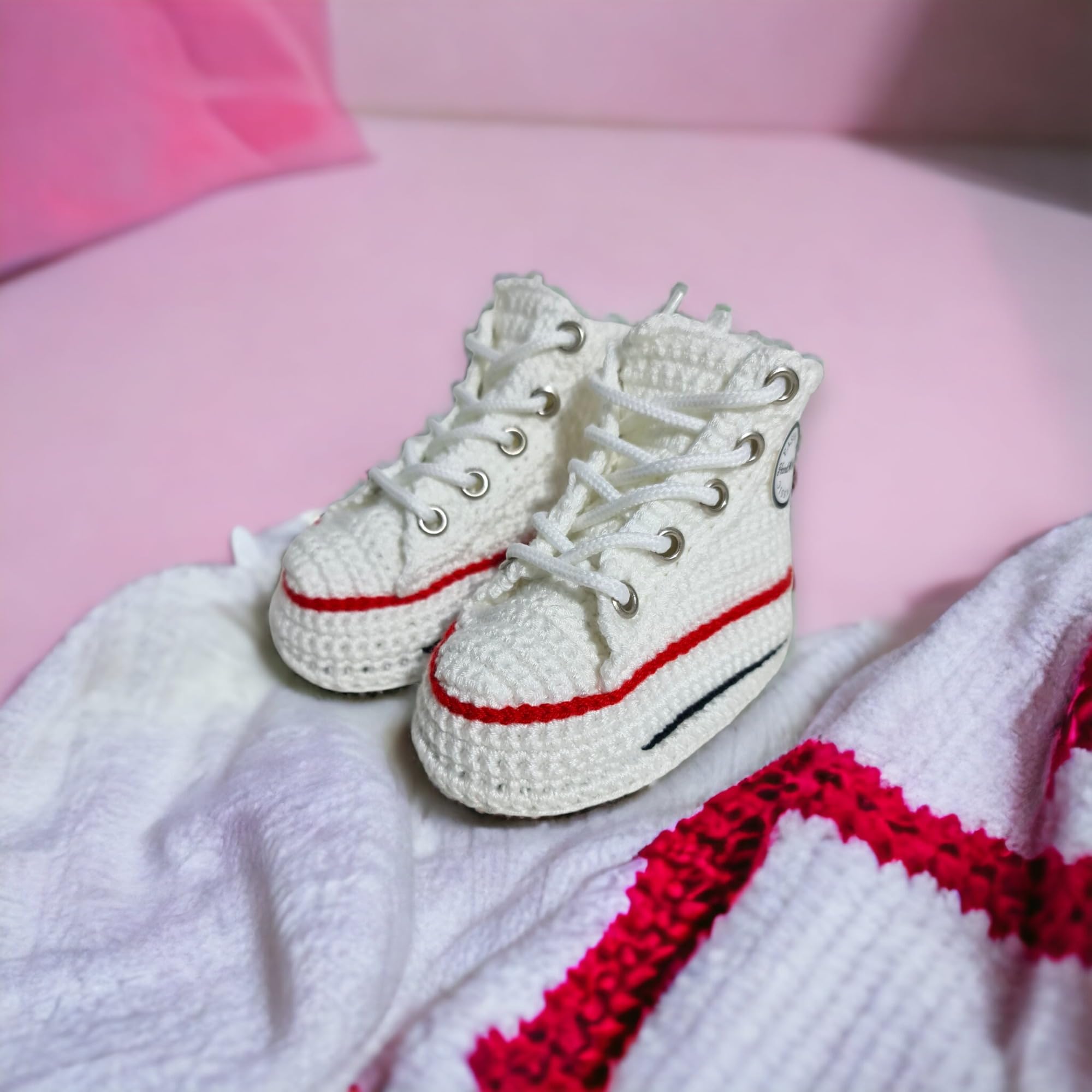 weiße Bio Häkel Baby Sneaker Booties, weiche rutschfeste Strickschuhe für Jungen und Mädchen, geschlechtsneutrale Baby-Boots, personalisierte Neugeborenen-Geschenke