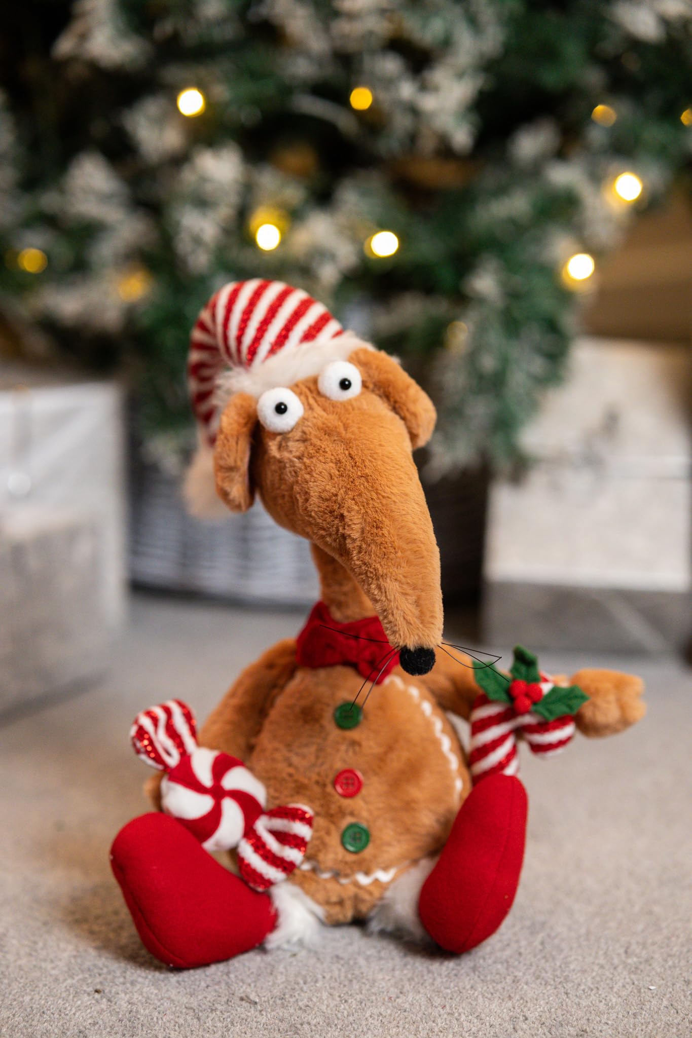 Marco Paul Gingerbread Christmas Rat Decorations - 67cm Plush Mouse Xmas Ornament with Santa Hat - Gingerbread Rat For Candy Cane Xmas Ornaments, Table Decoration, Centrepiece & Gift