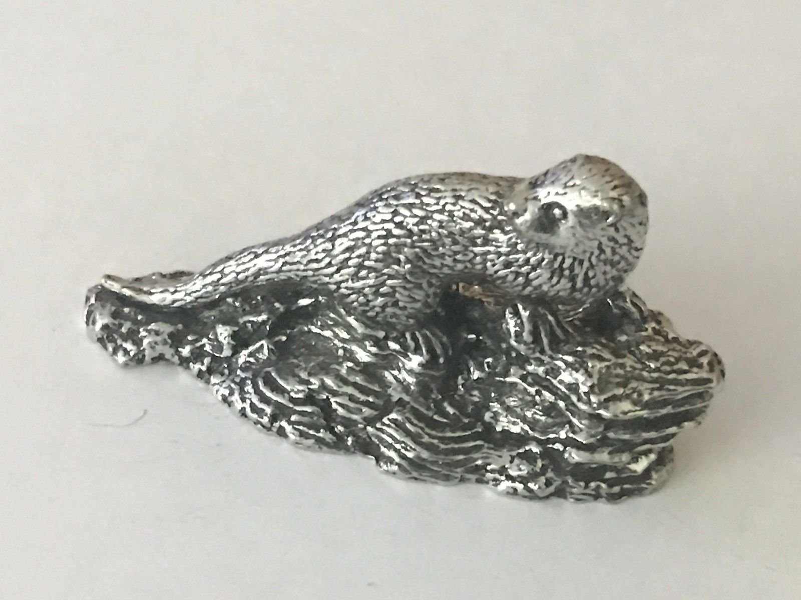 Figurine en étain de loutre CODEE14 pour sublimer une déco de salon nature